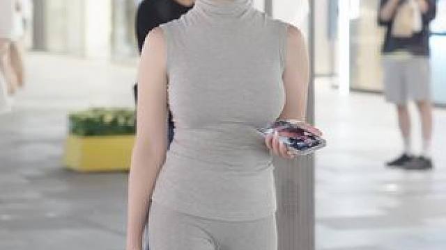 真是没有后期#路人视角 #街头随拍 #性感牛仔裤 #辣身材 #生活街拍