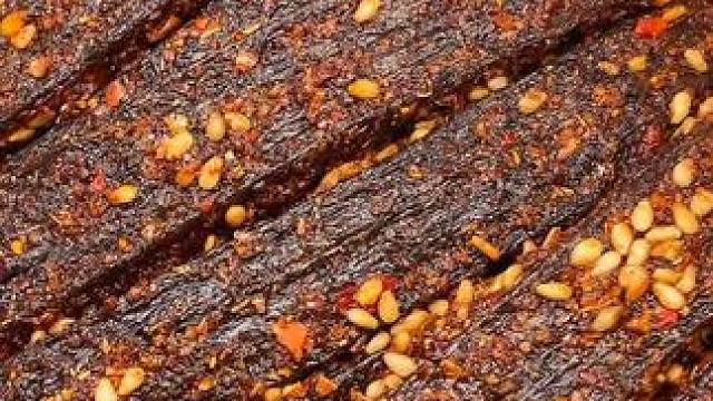 是真的又麻又辣，一口下去嚼劲十足，满嘴爆汁，真的太过瘾了#好吃到停不下来 #无辣不欢 #辣条