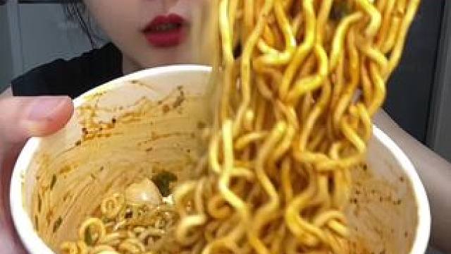 #晒美食是对平凡生活的热爱 #还没到中秋就馋月饼了 #妈呀太香了 #好好吃饭好好生活 #好吃到停不下