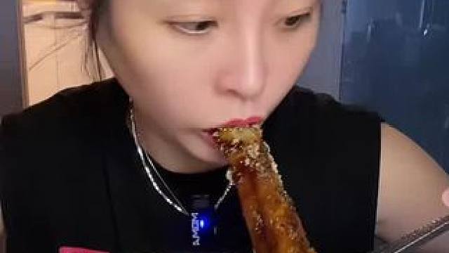 #晒美食是对平凡生活的热爱 #还没到中秋就馋月饼了 #吃饭啦#吃糯叽叽#吃糍粑