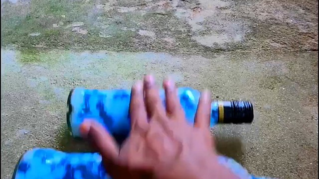 楼梯滚瓶子爆破解压时刻