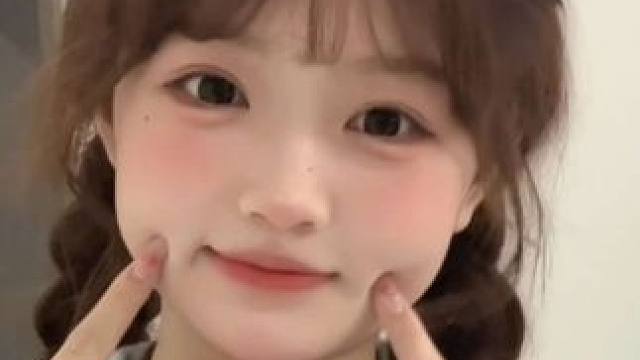 ʚ˃ ᵕ ˂ ɞ #甜妹 #圆脸 #看镜头宝宝 #元气少女 #扭一扭