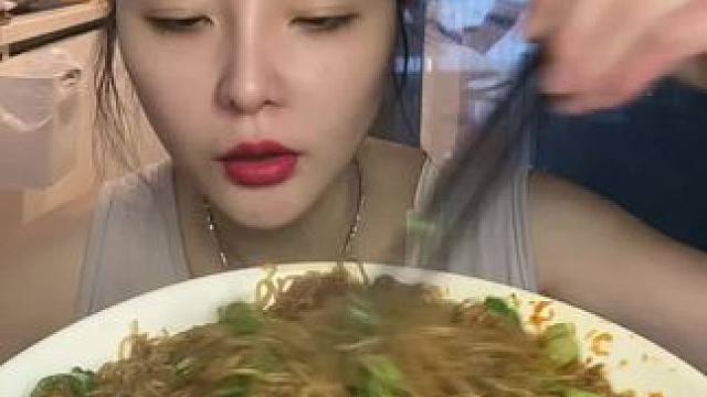 #晒美食是对平凡生活的热爱 好吃耶❤️#还没到中秋就馋月饼了 #妈呀太香了 #大口