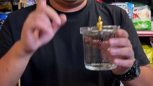 玻璃烟灰缸 这款烟灰缸，玻璃瓶身，还带盖子，盖子是铝合金材质，便宜好用。#烟灰缸 #防飞灰烟灰缸 #