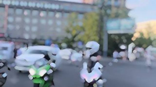 #最酷机车女孩 #第一视角驾驶摩托车 #路人视角 #机车女骑士我要像风一样自由 #机车摄影