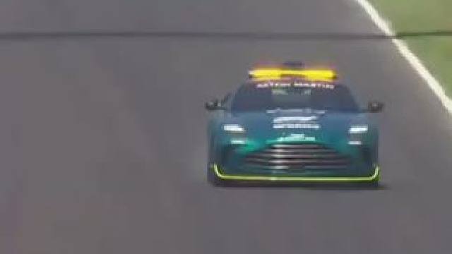 看来新铺的蒙扎赛道太滑了 今年三月份去的时候，整个蒙扎赛道都还在施工，要重新铺设赛道。#比赛现场 #