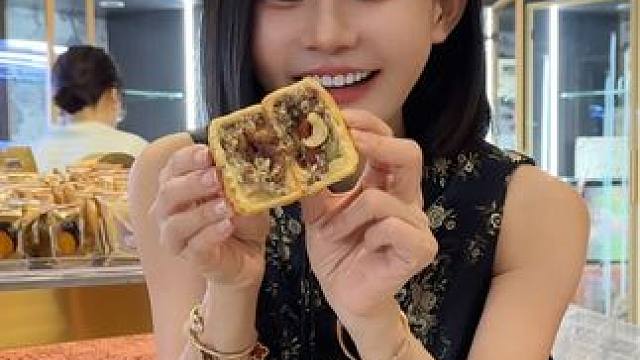 畅销了7️⃣年的豪华果仁， 七年来我没有更换过配方，每一口下去都是真材实料 ，能好几年是有原因的，我