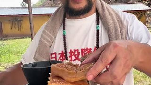 三伏天一杯六十度的苞谷烧，才能喝出男人味。水果腊肉库存倒计时 #彝人部落腊肉 #彝人部落安子