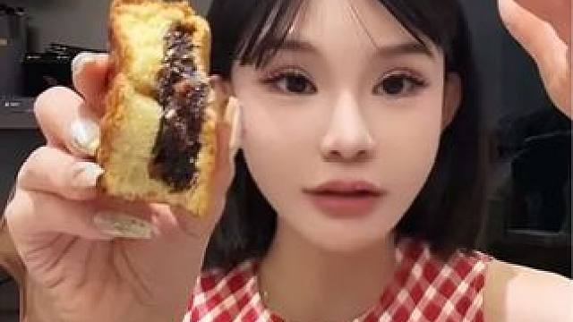 一上架就被抢光了的蛋月烧，真的已经数不清有多少人是通过蛋月烧认识我的了 ，没有吃过的宝贝一定会因为蛋