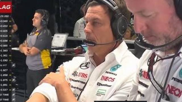 安东内利一练上墙，撞坏了拉塞尔的车，托托：****！#托托 #托托沃尔夫 #安东内利 #基米安东内利