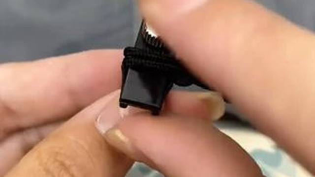 姐妹们，家里备上这个小东西也太方便了#新奇特 #拉链修复器 #可拆卸拉链头 #好物推荐  #超便宜超