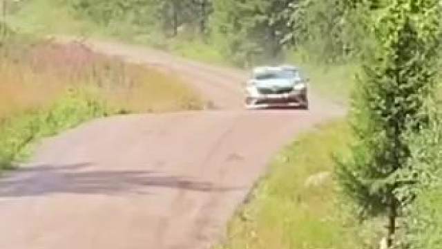 心不狠，站不稳#专业动作请勿模仿 #极限运动 #玩的就是心跳