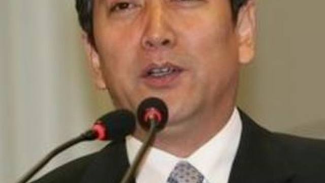 妻子瘫痪一年，水均益选择离婚迎娶他人，前妻表示理解 #水均益 #夫妻 #婚姻 #主持人