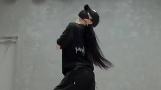 多跳一遍都得再崴一次脚
#dancechallenge #espresso舞蹈挑战 #咖啡舞挑战 #