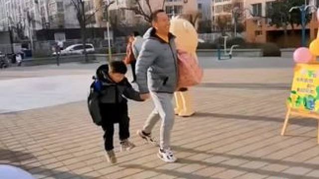 “神兽归笼”爸妈有多开心！家长们开心的太明显了吧！#开学 #学生归笼