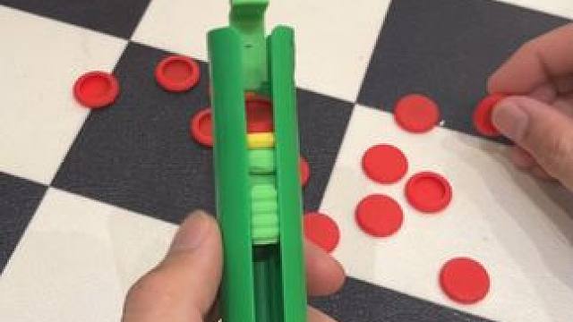 没有男生会拒绝这把能发射的雷神之锤吧~ #有男生会拒绝这个玩具吗  #酷炫 #解压玩具