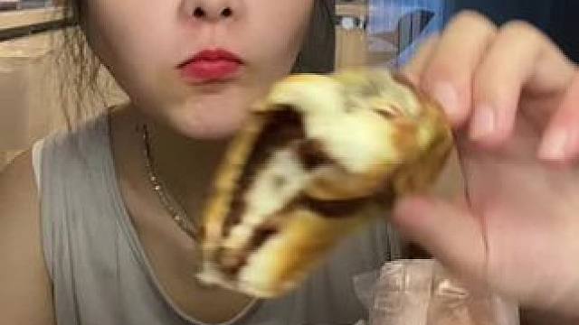 #晒美食是对平凡生活的热爱 推荐❤️#还没到中秋就馋月饼了 #好好吃饭好好生活 #从来没吃过这么好吃