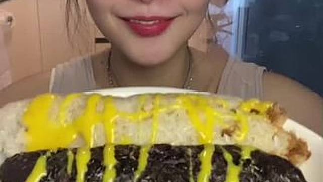 #晒美食是对平凡生活的热爱 #还没到中秋就馋月饼了 #妈呀太香了 #深夜放毒系列之