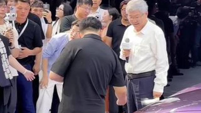 两位男明星现场变魔术… 奇瑞和华为的新车，智界R7，期待一下#智界r7