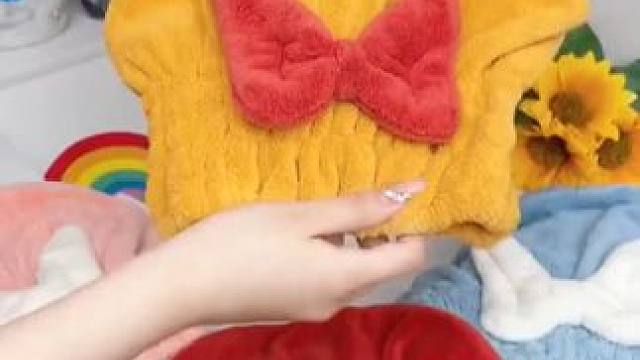 造型可爱的#大蝴蝶结干发帽  珊瑚绒的面料，双层加厚，吸水性好，不掉毛不掉絮，弹力松紧不勒头，好看又