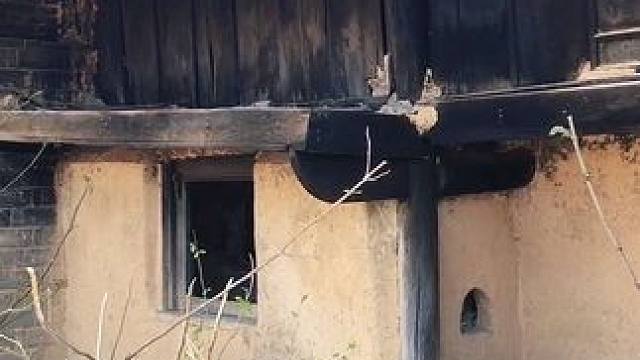 大山里的土房子，人去屋空，只有它依然矗立诉说着苍桑之美#老房子的回忆 #农村老家 #乡愁记忆