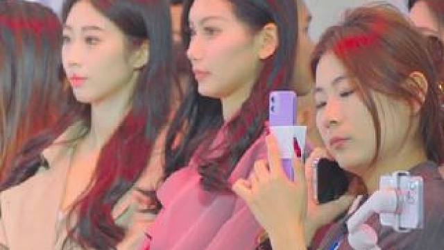 满场都是高颜值 颜值最高的盛会要来了#人山人海太热闹了 #青岛秋季车展 #2024青岛秋季车展 #青