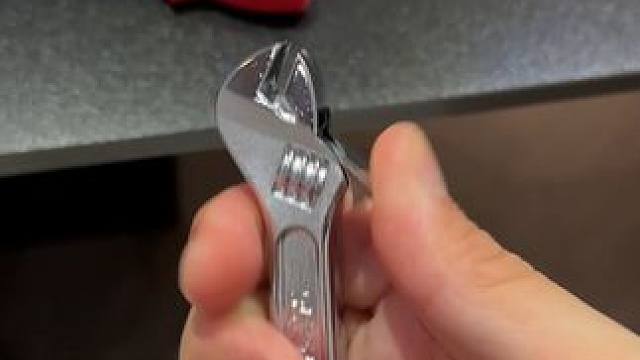 男孩子的快乐有时候很简单，比如收到一个奇葩打火机 #打火机 #玩个很新的东西