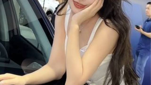 这个车模小姐姐 真的香