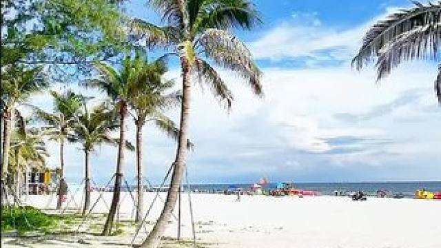 大海会带走一切忧愁 ，银滩总让人喜欢。北海银滩，天下第一滩。