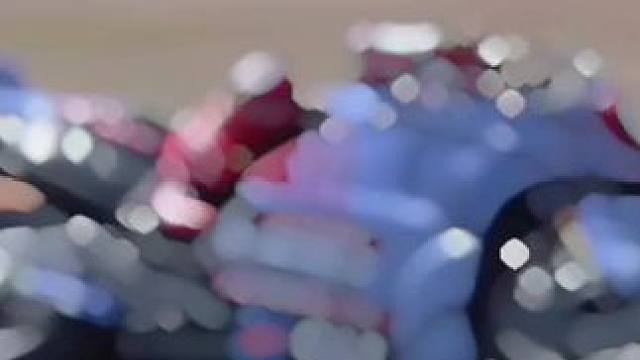 时隔1042天 MM93再次站上最高领奖台即使是冲刺赛 但保持这个状态明天大概率也是冠军 冲线后弟弟