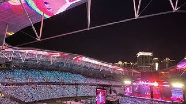 唱给紫色妹妹的歌 许嵩8.31上海演唱会的天幕还挺好看的！#许嵩 #许嵩呼吸之野 #许嵩演唱会 #多