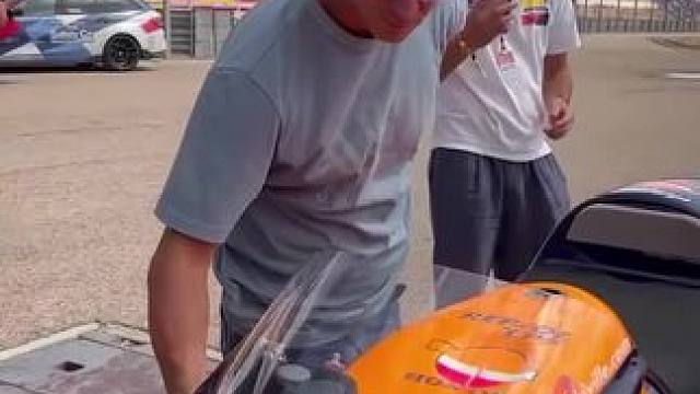 与老野兽重聚 2000年的本田NSR500
#阿拉贡GP #MotoGP#赛车运动#摩托车#赛车
