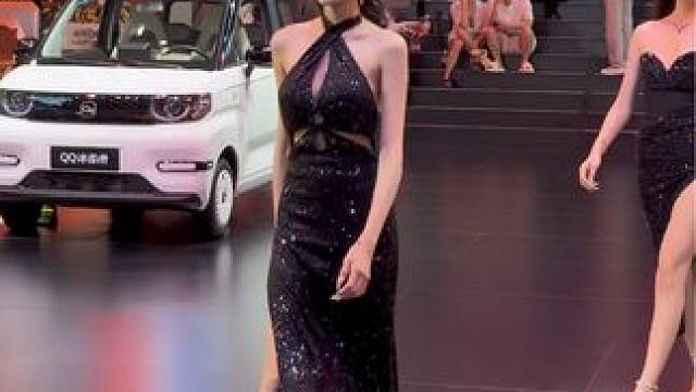 #美女模特 #2024成都国际车展 #完美身材 #穿搭 #大长腿