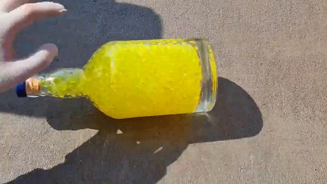 楼梯滚瓶子爆破解压时刻