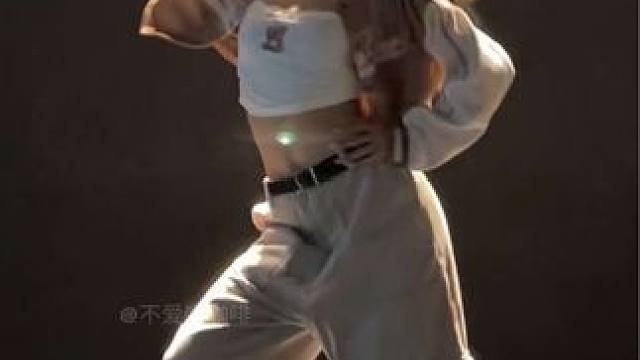 论炸场还得是我最红#翻跳 #我最红 #2ne1我最红