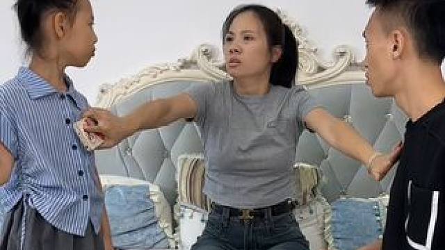 我怀疑这对父女是故意的 #搞笑家庭欢乐多 #漏风的小棉袄 #坑妈