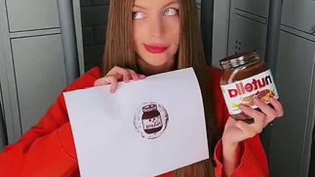 用巧克力酱玩出新高度，这招数简直太牛了！ #看一遍笑一遍 #老外真会玩 #这操作都看傻了 #老外都在