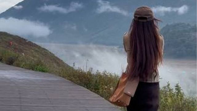 山野笨拙，我也笨拙。遇到美景，束手无策。#旅行推荐官 #我的阿勒泰 #禾木村