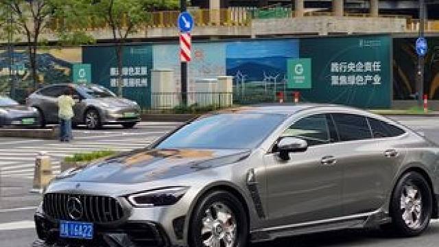 这台奔驰amggt这套件，这轮毂，这碳纤维，这这这，谁懂#奔驰amggt63s #奔驰amg #巴博