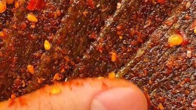 又麻又辣的黑金辣条，一口下去满嘴爆汁，真的太过瘾了#妈呀太香了 #好吃到停不下来 #无辣不欢