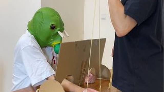 快叫你朋友来看伸手挑战#哈哈哈哈哈哈我要笑死了 #男人之间的快乐 #搞笑 #整活 #管不饿