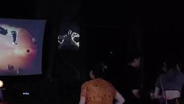 青山江滩露天电影放映 #坚持跑步 #露营⛺ #户外露营 #露天影院 #户外跑