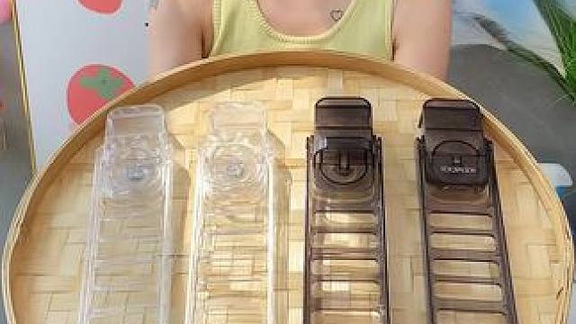 哪都能挂的 #旅行衣架  升级吸盘的了，现在不止哪都能挂还哪都能吸了，以后出差旅行就不怕衣服没地方晾