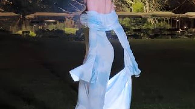 “人因不惜而散 心因不真而凉 人之所以会难过 是因为曾经所憧憬的一切 在某一瞬间崩塌”#氛围感 #舞