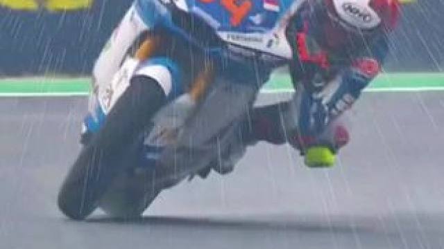 #motogp #摩托车比赛 #滑胎过弯 #危险动作请勿模仿 #压弯