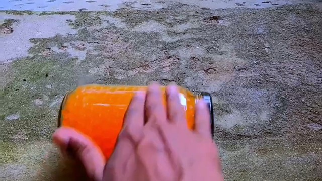 楼梯滚瓶子爆破解压时刻