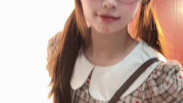 好热 #一学就会系列 #甜甜的手势舞 #甜妹本命手势舞 #扭一扭