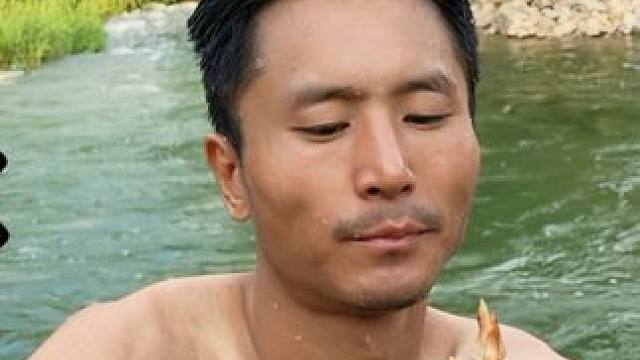 骑行浙江山区，天气太热跳进河里游泳降温，晚上村里民宿过一夜 #长途骑行 #户外旅行