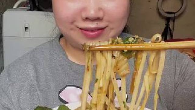 #大口吃面过瘾 #吃饭了 #家常便饭开吃了