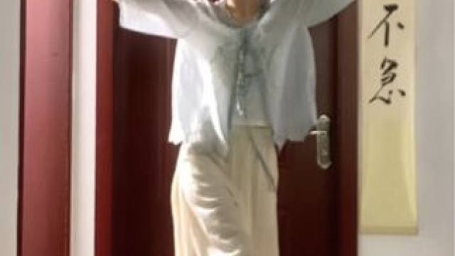 怎么回事！越滑步子越大！！ #浅跳一下 #汉元素 #我的舞蹈日记